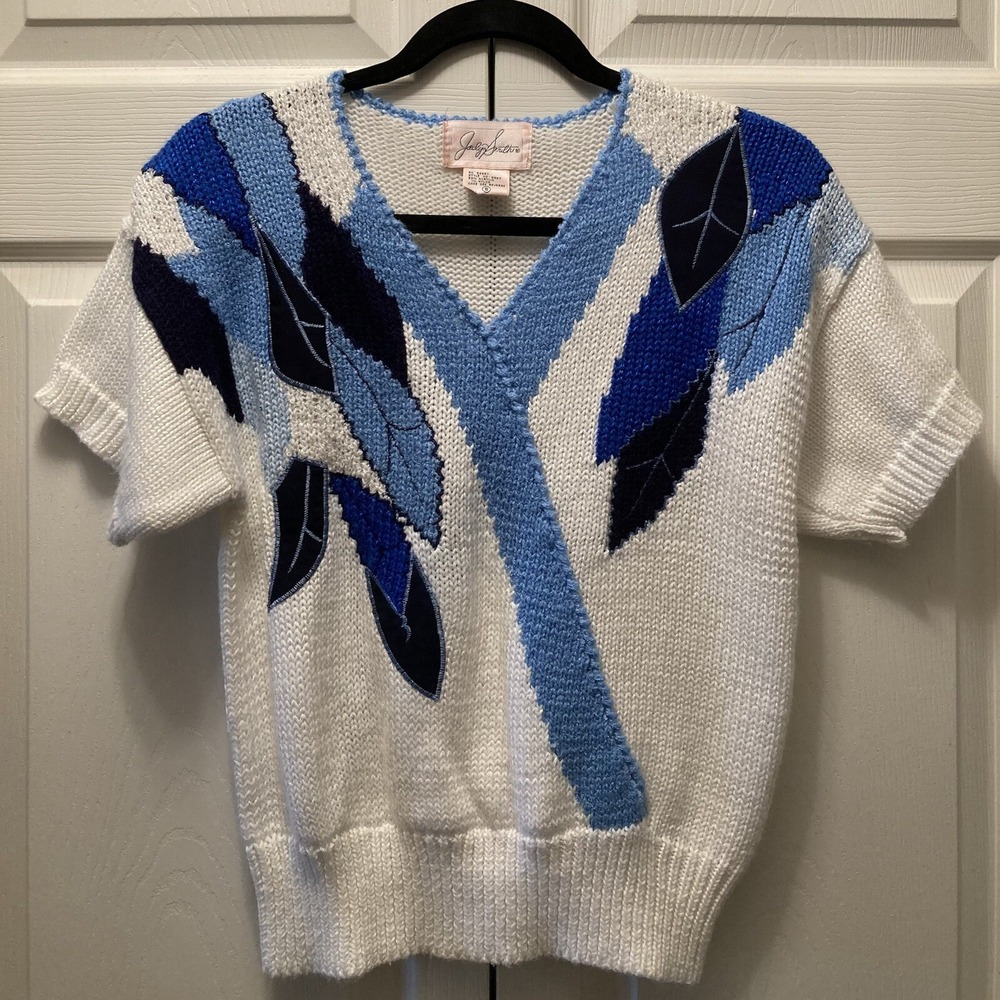 VTG Jaclyn Smith Short Sleeve Sweater Top Women's S White Blue Feathers Leaves